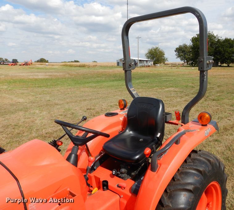 image for item GC9640 2017 Kubota L3301D MFWD tractor