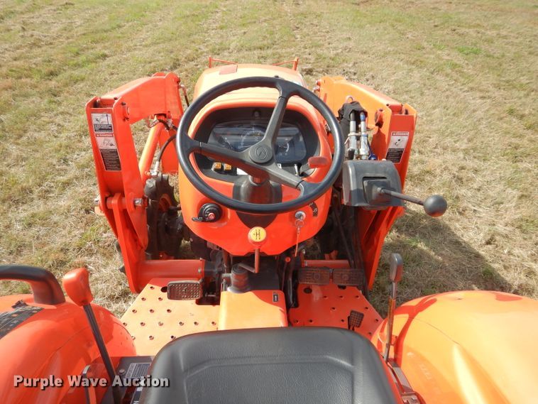 image for item GC9640 2017 Kubota L3301D MFWD tractor