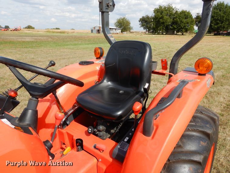 image for item GC9640 2017 Kubota L3301D MFWD tractor