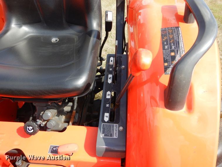 image for item GC9640 2017 Kubota L3301D MFWD tractor