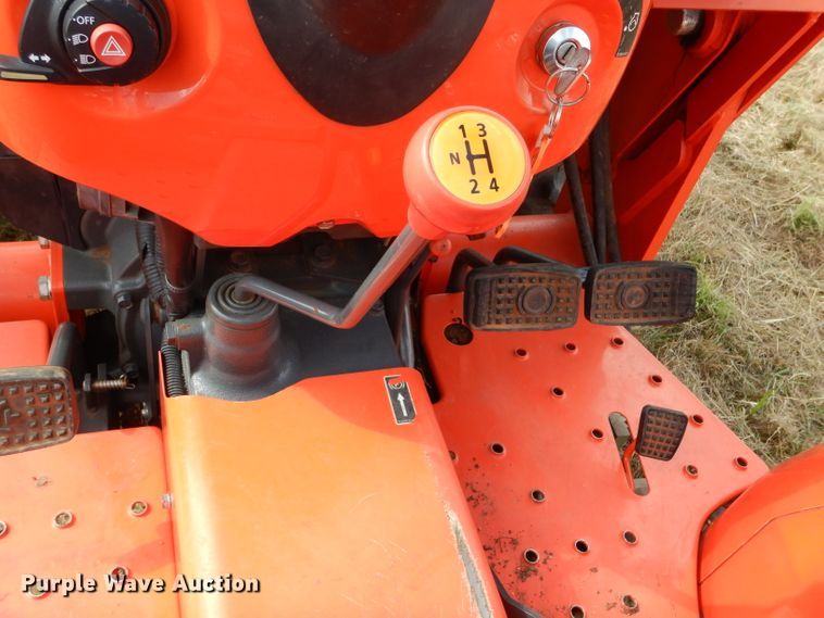 image for item GC9640 2017 Kubota L3301D MFWD tractor