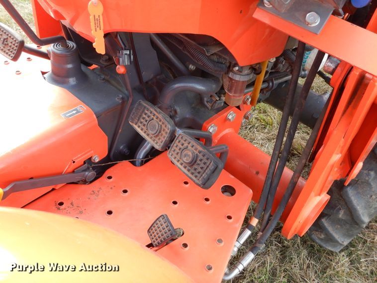 image for item GC9640 2017 Kubota L3301D MFWD tractor