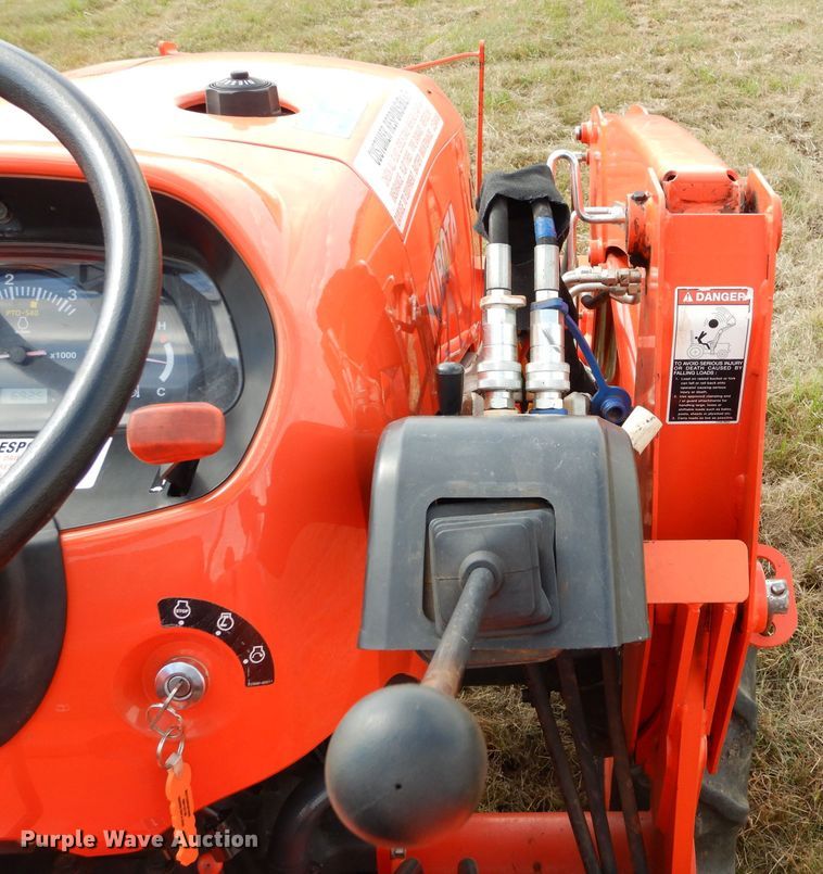 image for item GC9640 2017 Kubota L3301D MFWD tractor