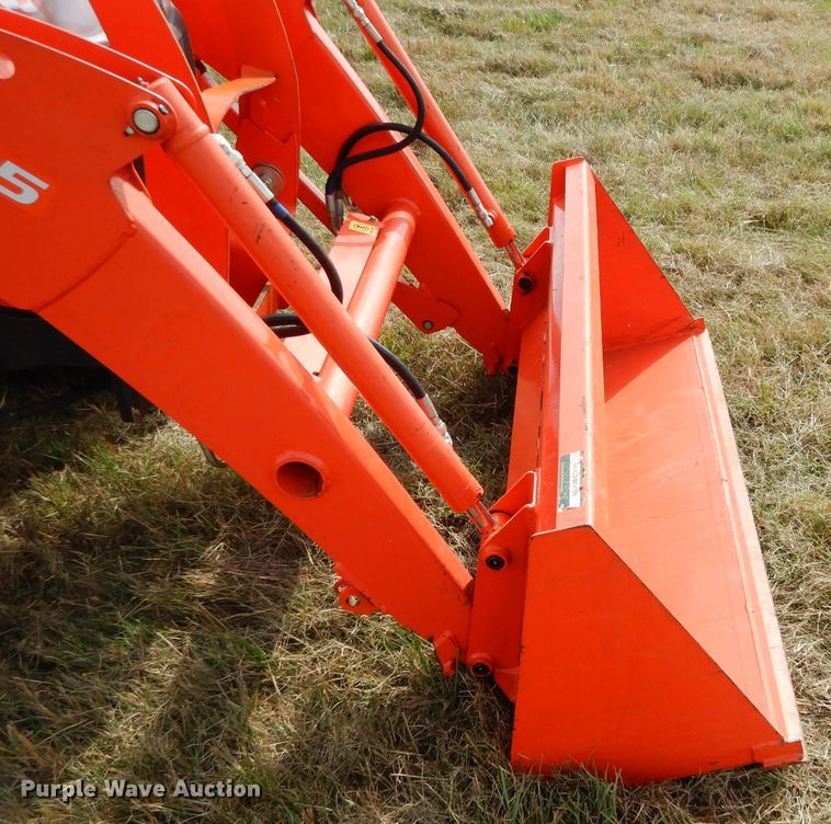 image for item GC9640 2017 Kubota L3301D MFWD tractor