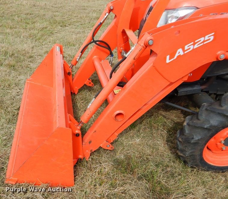 image for item GC9640 2017 Kubota L3301D MFWD tractor
