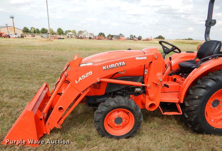 image for item GC9640 2017 Kubota L3301D MFWD tractor
