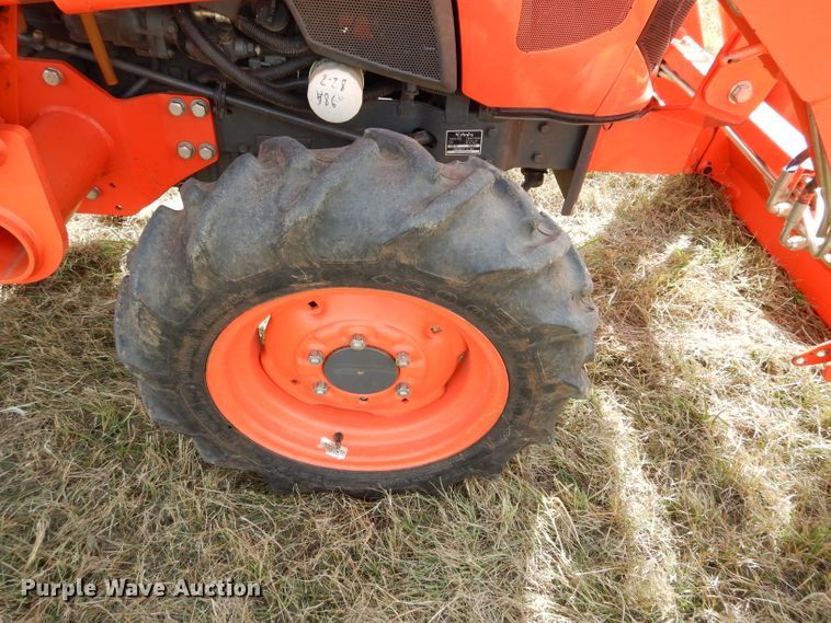 image for item GC9640 2017 Kubota L3301D MFWD tractor