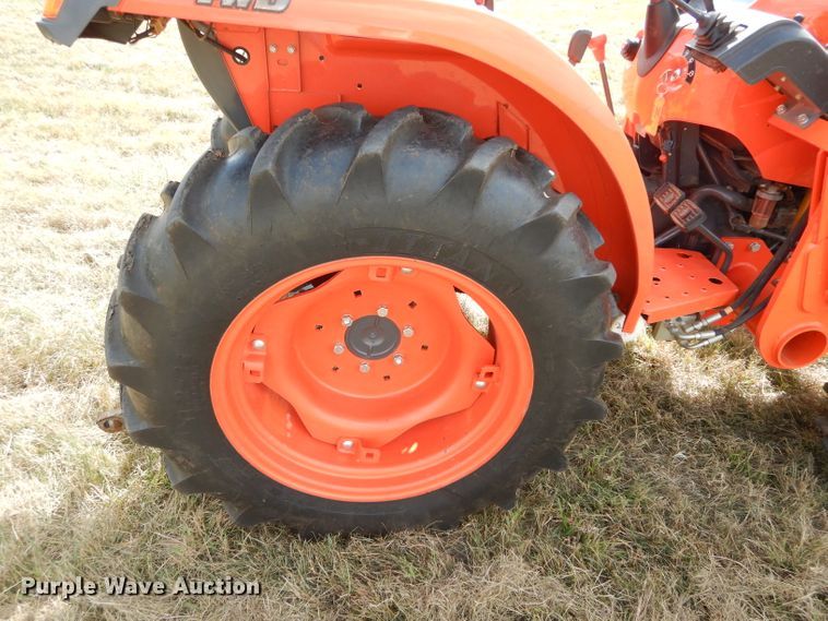 image for item GC9640 2017 Kubota L3301D MFWD tractor