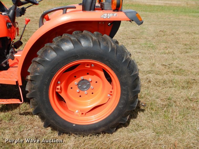 image for item GC9640 2017 Kubota L3301D MFWD tractor