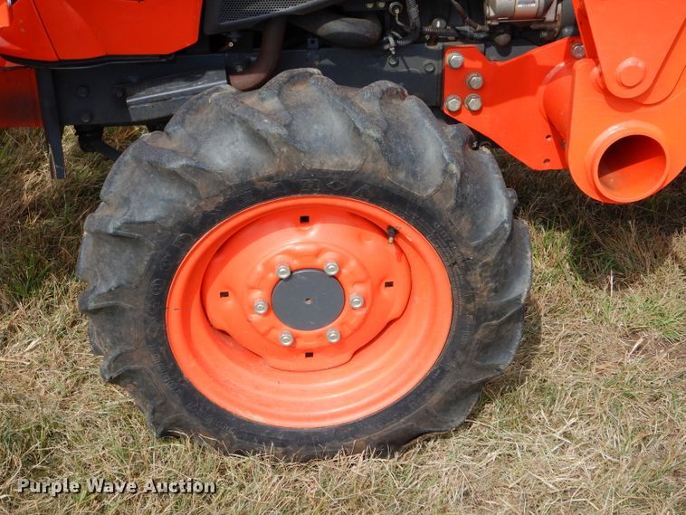 image for item GC9640 2017 Kubota L3301D MFWD tractor