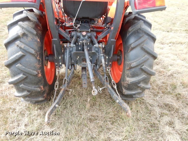 image for item GC9640 2017 Kubota L3301D MFWD tractor