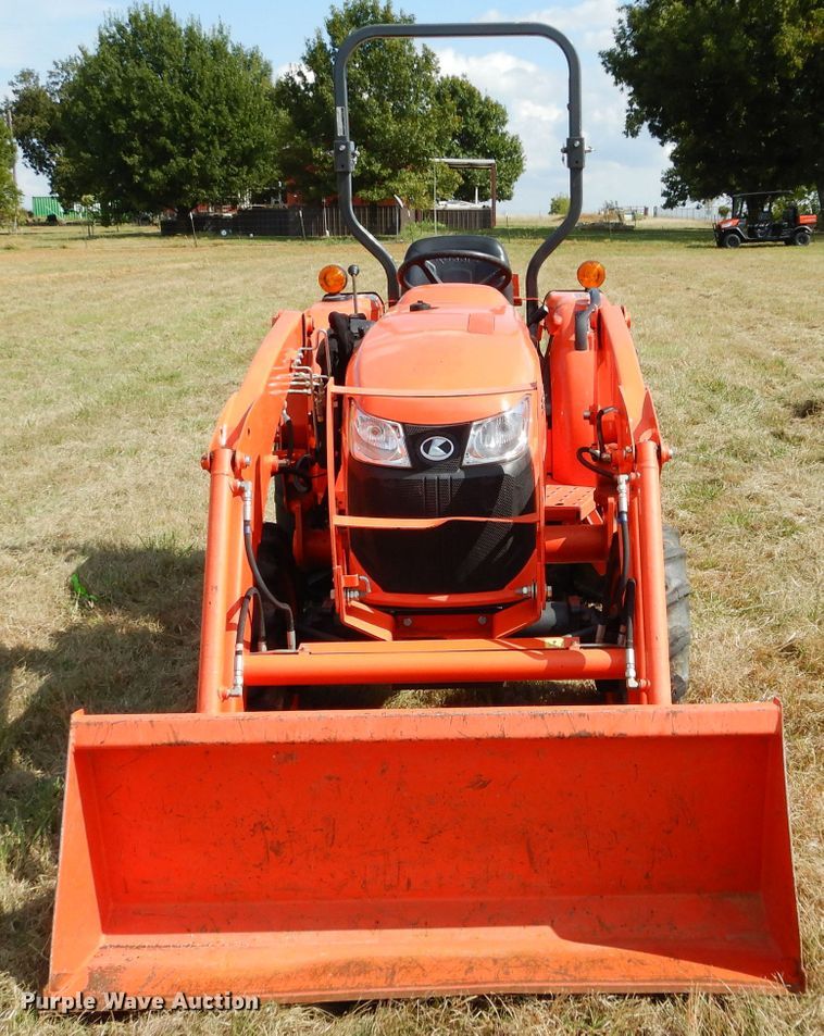 image for item GC9641 2017 Kubota L3301D MFWD tractor
