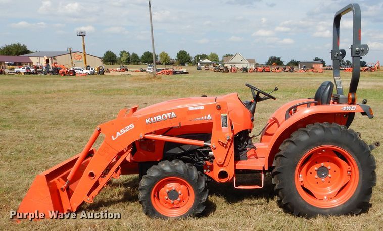 image for item GC9641 2017 Kubota L3301D MFWD tractor