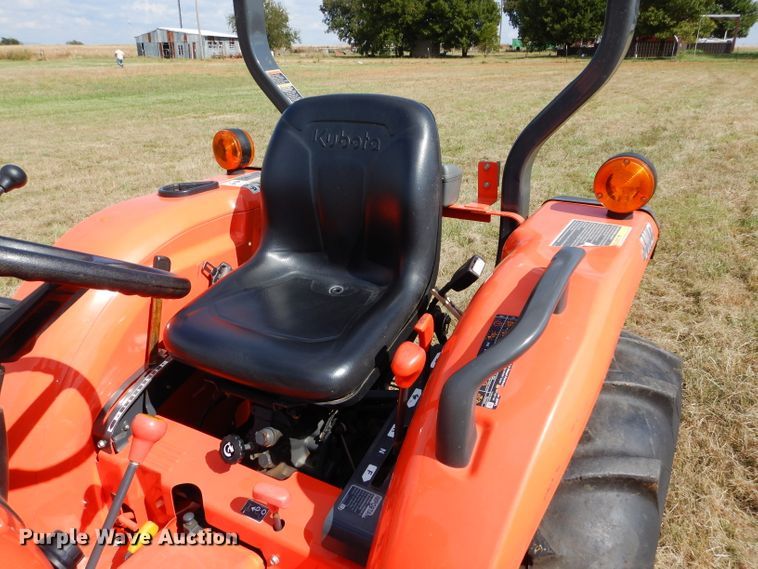 image for item GC9641 2017 Kubota L3301D MFWD tractor