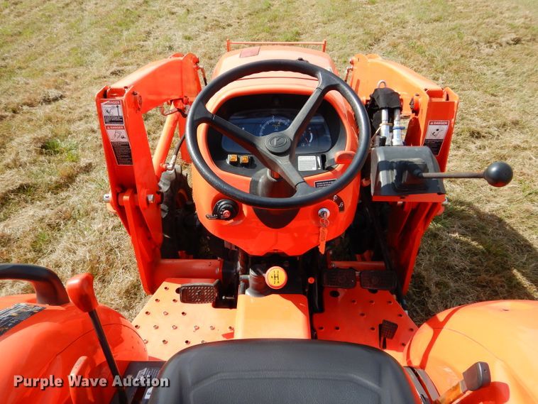 image for item GC9641 2017 Kubota L3301D MFWD tractor