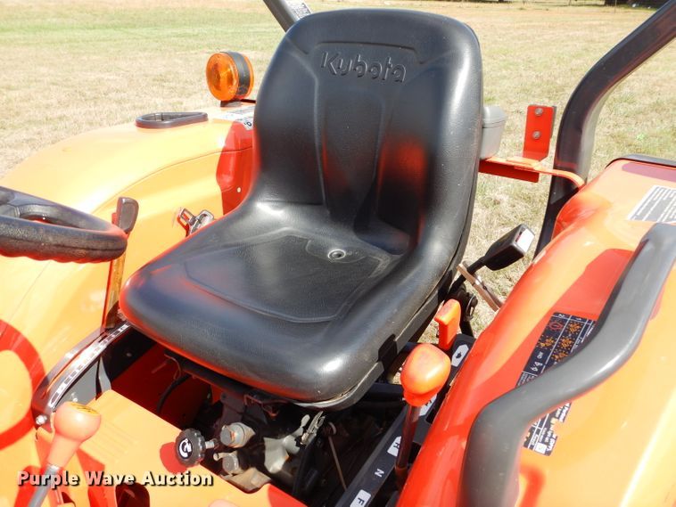 image for item GC9641 2017 Kubota L3301D MFWD tractor