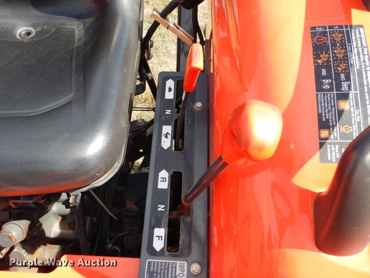 image for item GC9641 2017 Kubota L3301D MFWD tractor