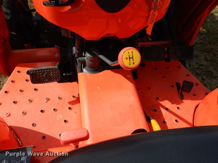 image for item GC9641 2017 Kubota L3301D MFWD tractor