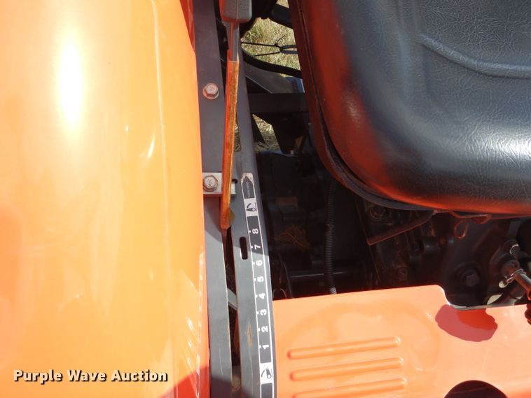 image for item GC9641 2017 Kubota L3301D MFWD tractor