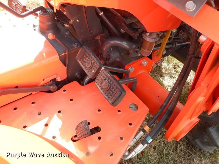 image for item GC9641 2017 Kubota L3301D MFWD tractor