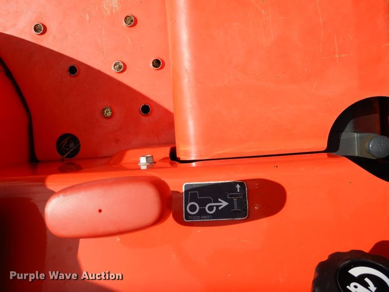 image for item GC9641 2017 Kubota L3301D MFWD tractor