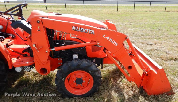image for item GC9641 2017 Kubota L3301D MFWD tractor