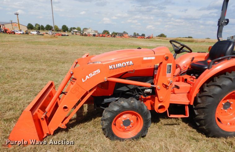 image for item GC9641 2017 Kubota L3301D MFWD tractor