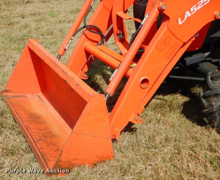 image for item GC9641 2017 Kubota L3301D MFWD tractor