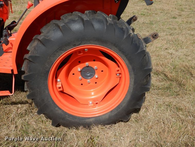 image for item GC9641 2017 Kubota L3301D MFWD tractor