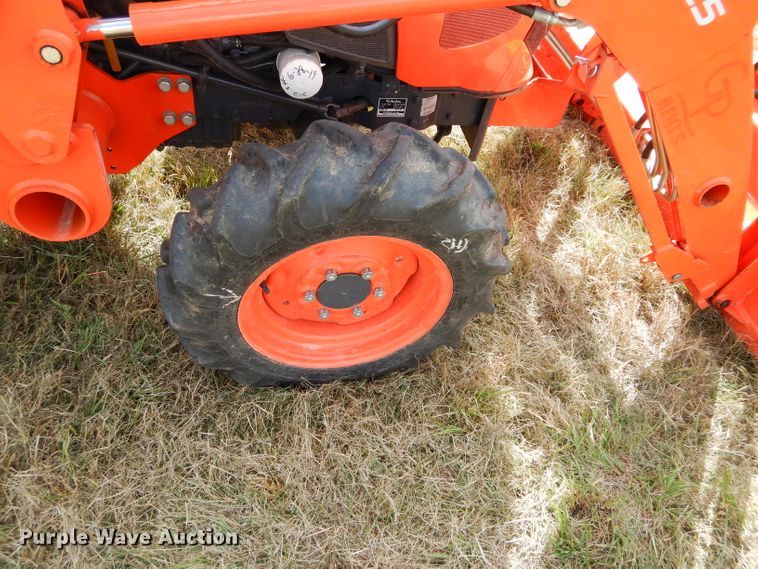 image for item GC9641 2017 Kubota L3301D MFWD tractor