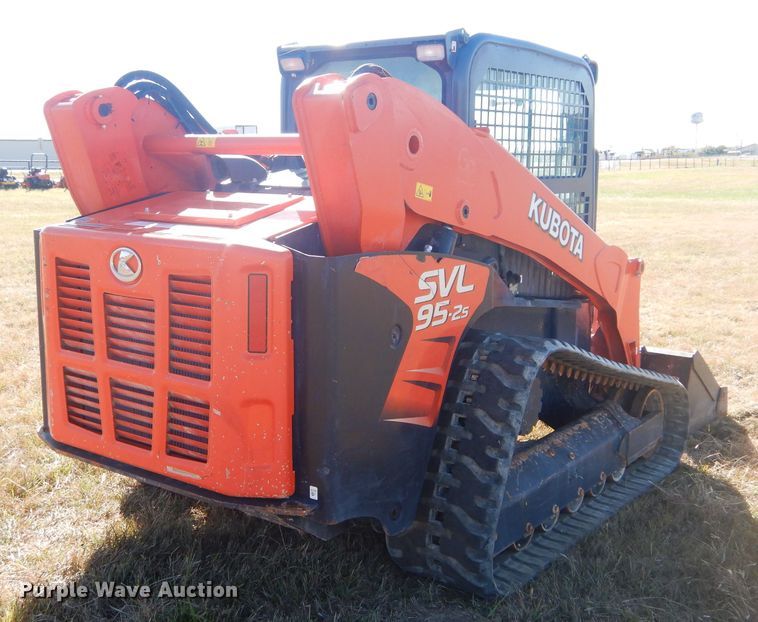 image for item GC9648 2018 Kubota SVL95-2S skid steer