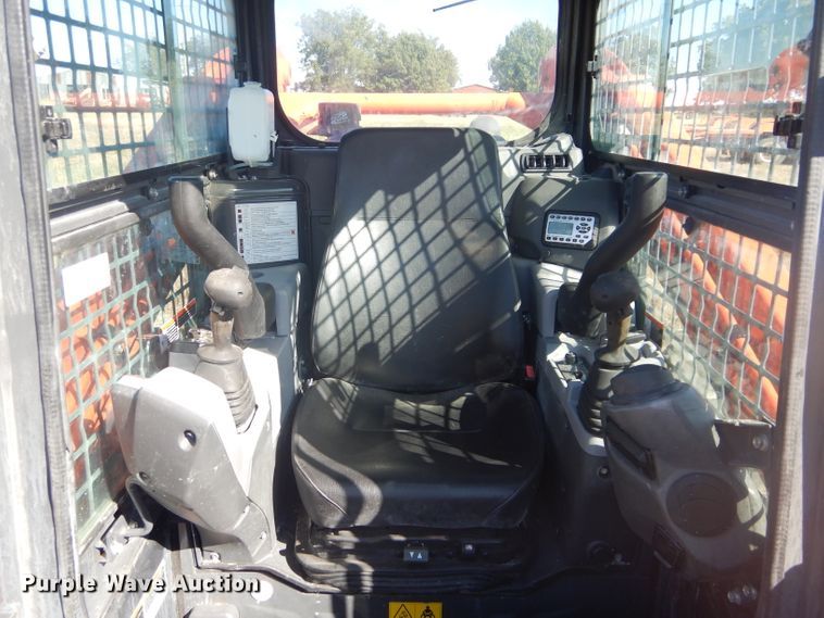 image for item GC9648 2018 Kubota SVL95-2S skid steer