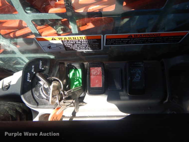 image for item GC9648 2018 Kubota SVL95-2S skid steer