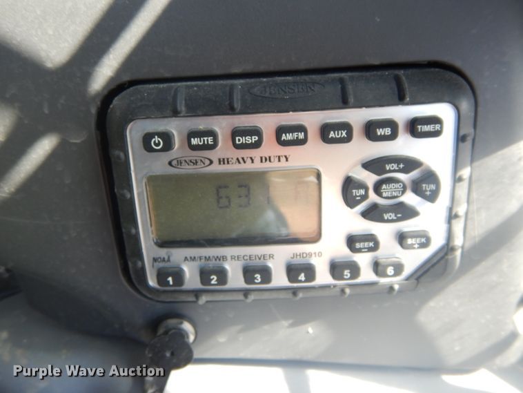 image for item GC9648 2018 Kubota SVL95-2S skid steer