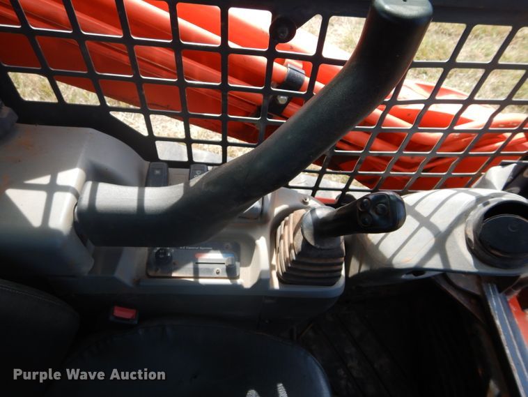 image for item GC9649 2017 Kubota SVL75-2 skid steer