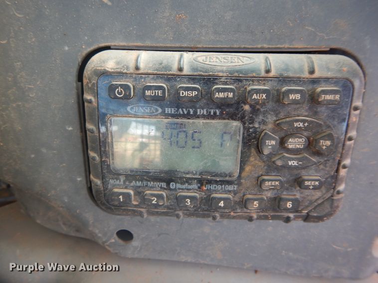 image for item GC9649 2017 Kubota SVL75-2 skid steer