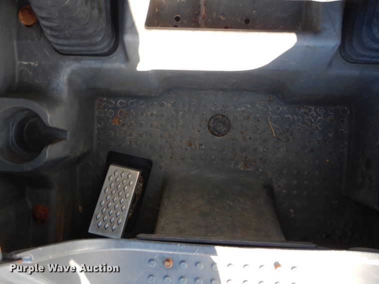 image for item GC9654 2012 John Deere 332D skid steer