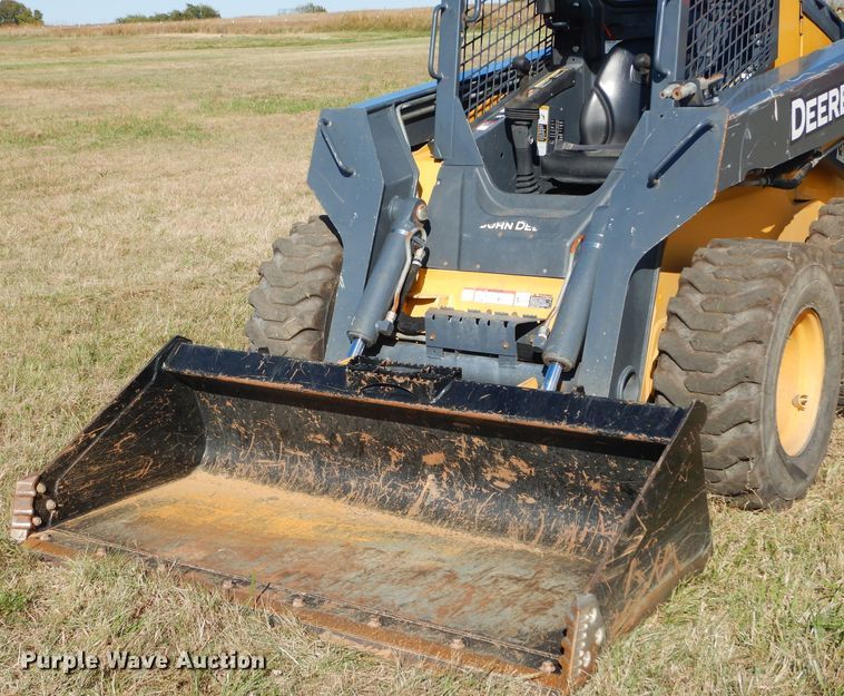image for item GC9654 2012 John Deere 332D skid steer