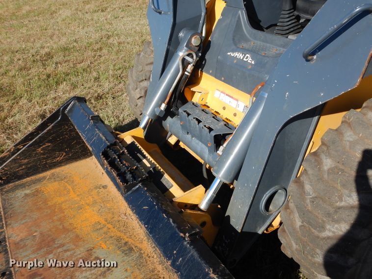 image for item GC9654 2012 John Deere 332D skid steer
