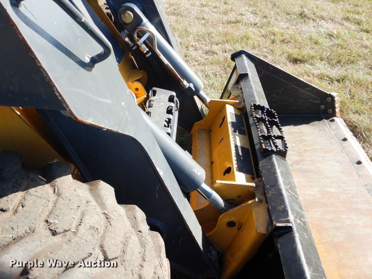 image for item GC9654 2012 John Deere 332D skid steer