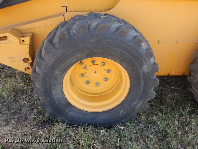 image for item GC9654 2012 John Deere 332D skid steer