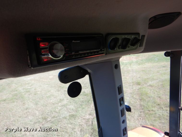 image for item GC9655 2017 Kubota M5-111D MFWD tractor