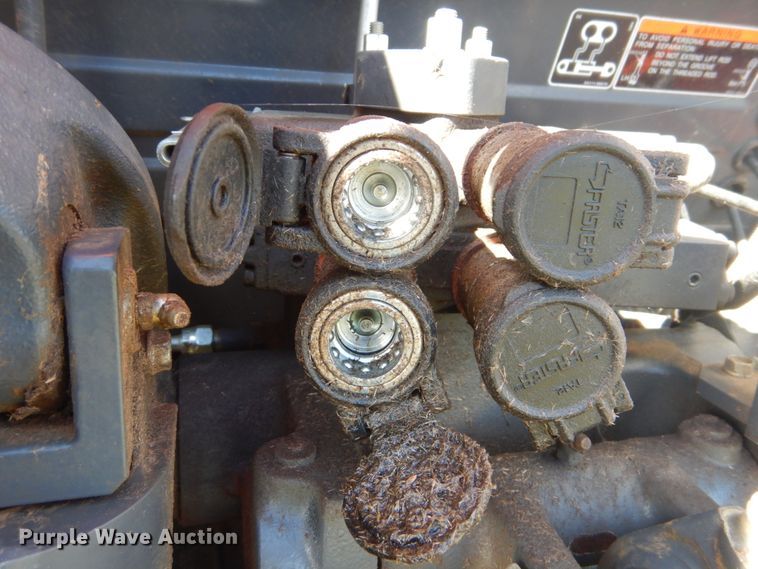 image for item GC9655 2017 Kubota M5-111D MFWD tractor