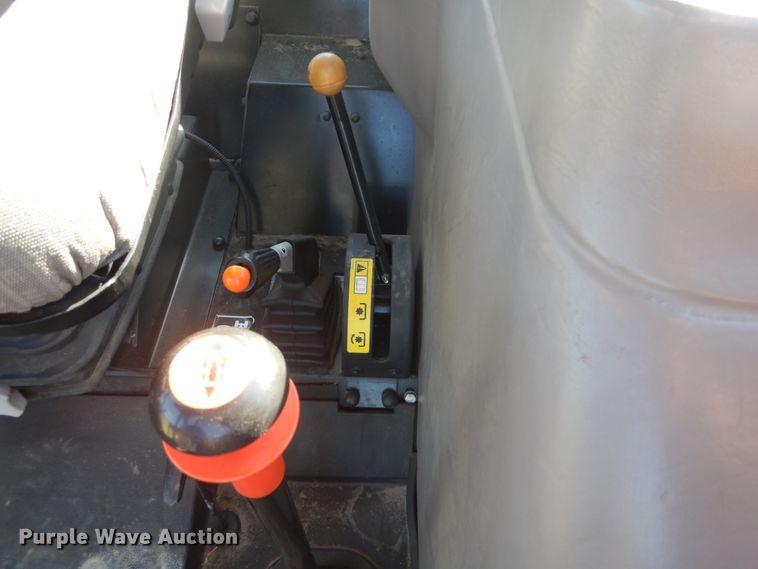 image for item GC9659 2009 Case IH Farmall 80 tractor