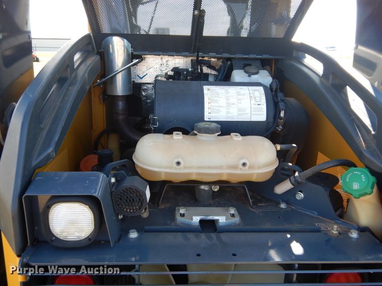 image for item GC9664 2015 John Deere 329E skid steer