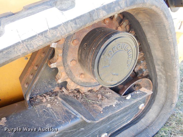 image for item GC9664 2015 John Deere 329E skid steer