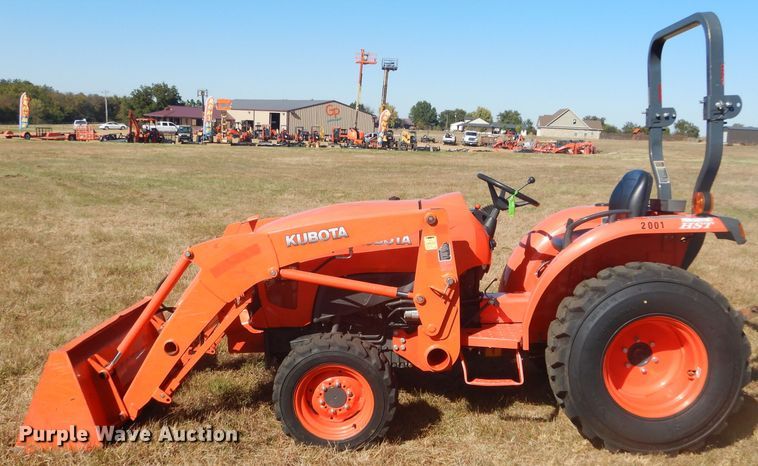 image for item GC9667 2017 Kubota L3301D MFWD tractor