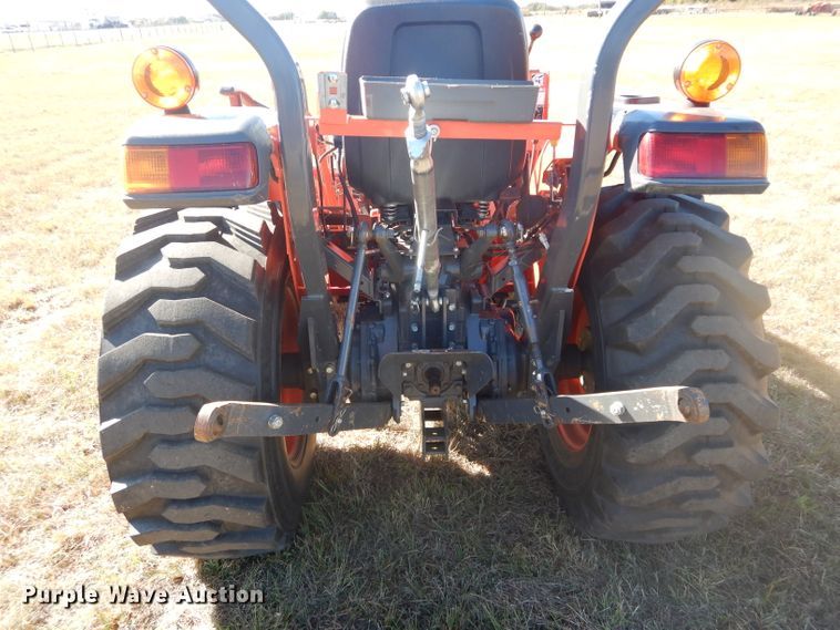 image for item GC9667 2017 Kubota L3301D MFWD tractor