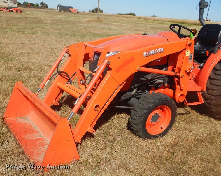 image for item GC9667 2017 Kubota L3301D MFWD tractor