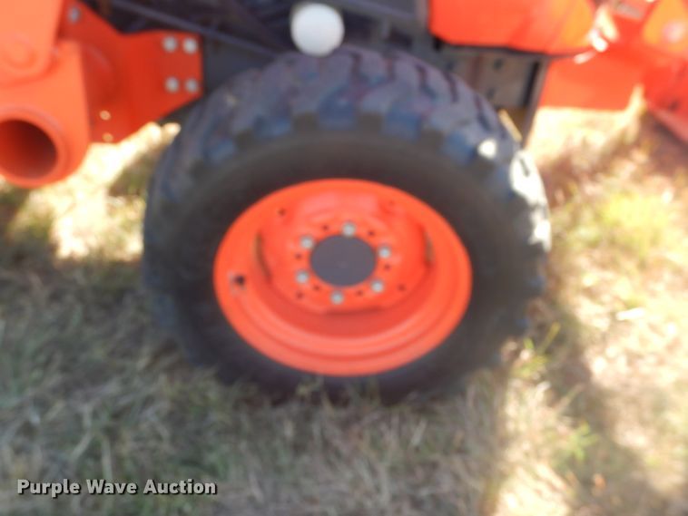 image for item GC9667 2017 Kubota L3301D MFWD tractor